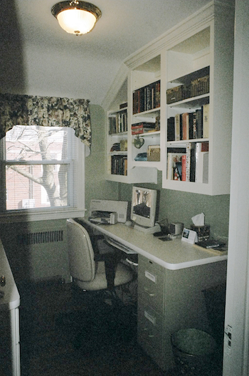 Built-in desk